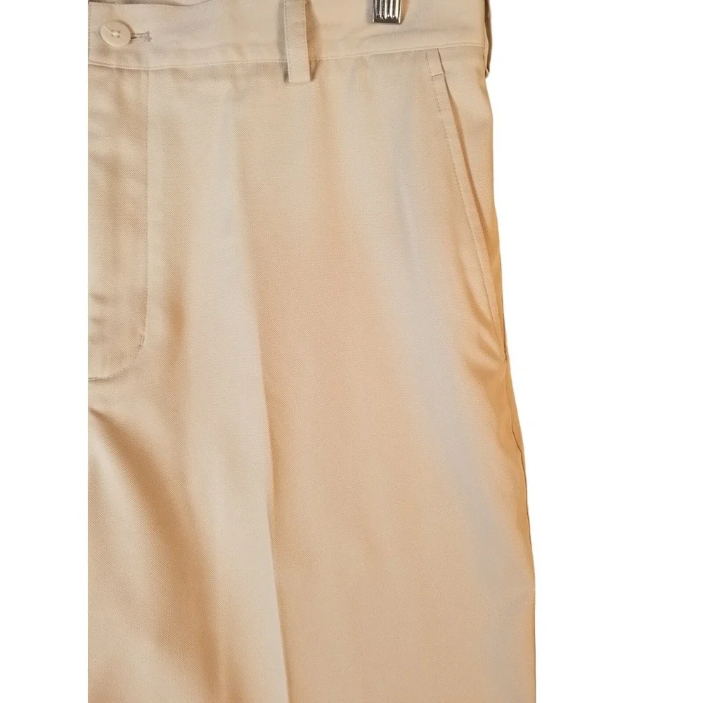 Nike Men's Shorts Golf Beige Fit Dry Size 36 Inseam 10 inches.
